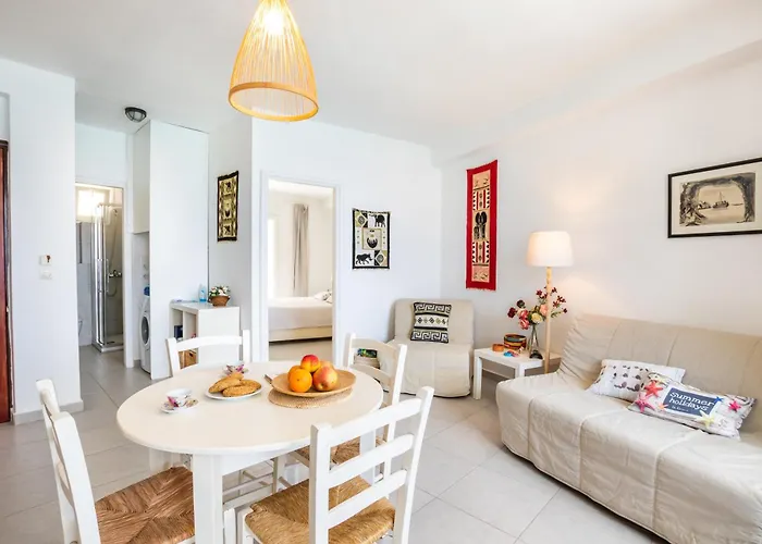 Apartman Mimis & Connie 1 *